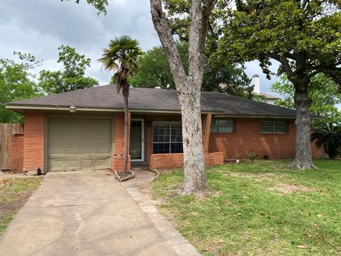 Photo of 8410 Sonneville Drive, Houston, TX 77080 (MLS # 89715793)