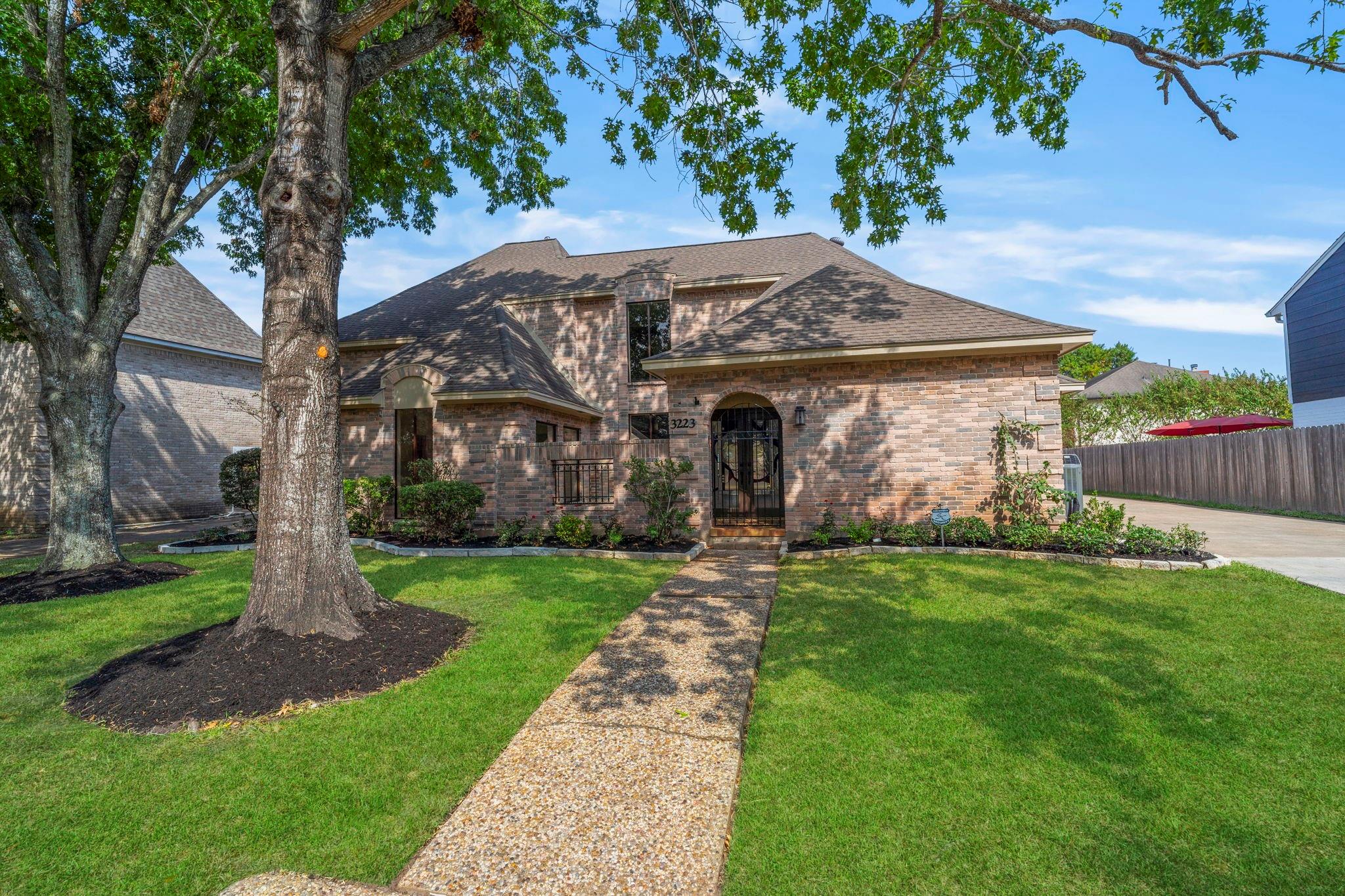 3223 Country Club Boulevard