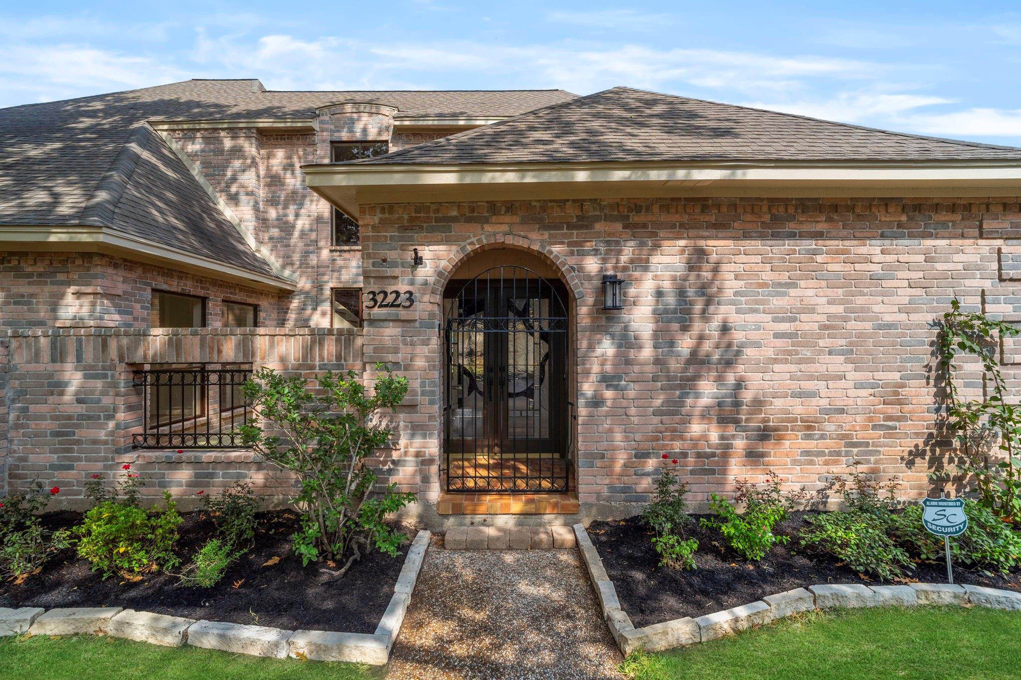 3223 Country Club Boulevard