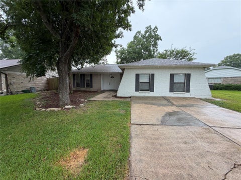 Photo of 16414 Paint Rock Road, Friendswood, TX 77546 (MLS # 66274163)