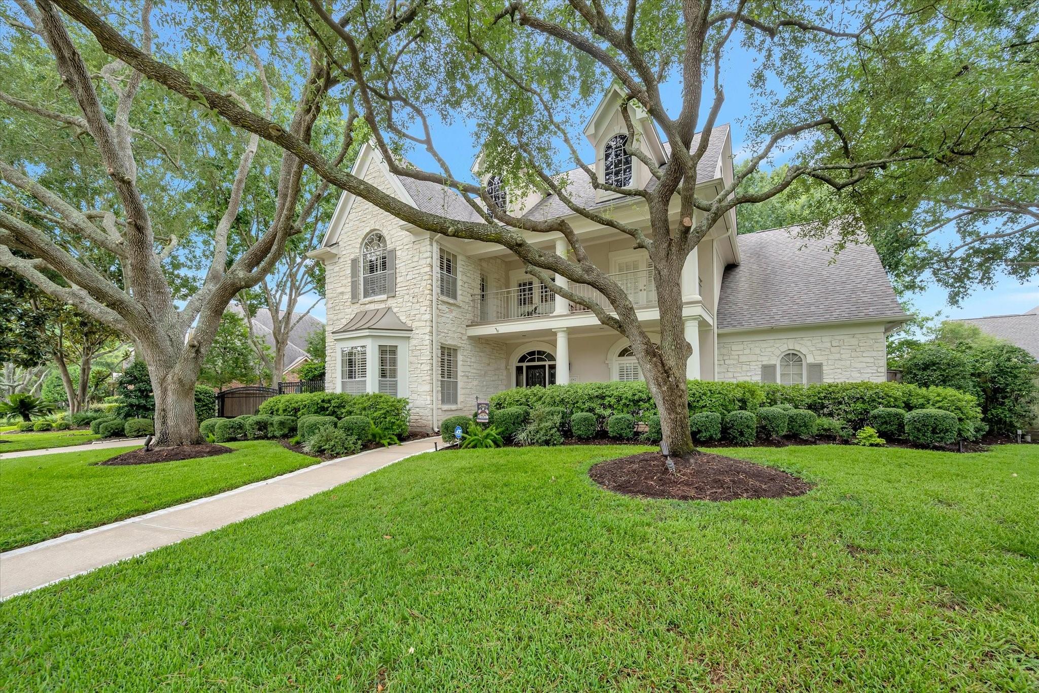 3707 Acorn Wood Way