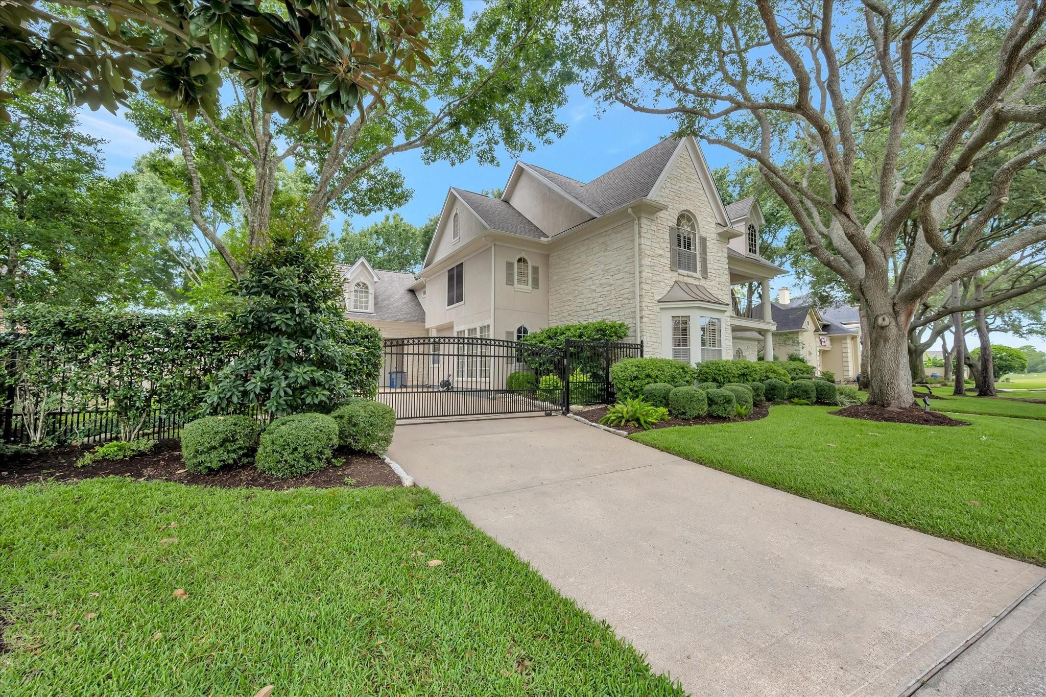 3707 Acorn Wood Way