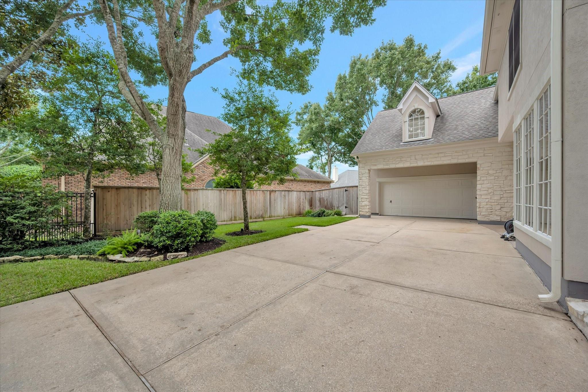 3707 Acorn Wood Way