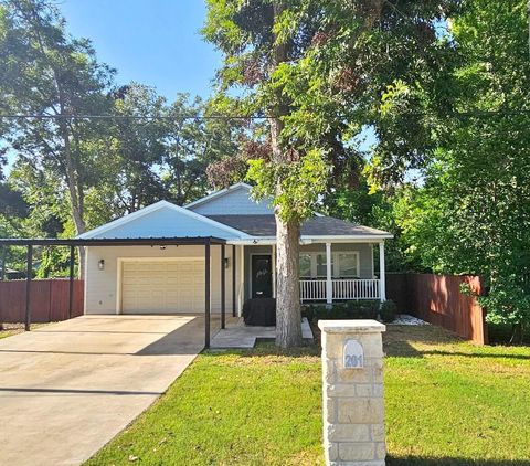 Photo of 201 Smith Street, Columbus, TX 78934 (MLS # 4416353)