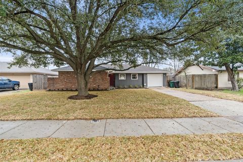 Photo of 8322 Glen Valley Drive, Houston, TX 77061 (MLS # 32388995)