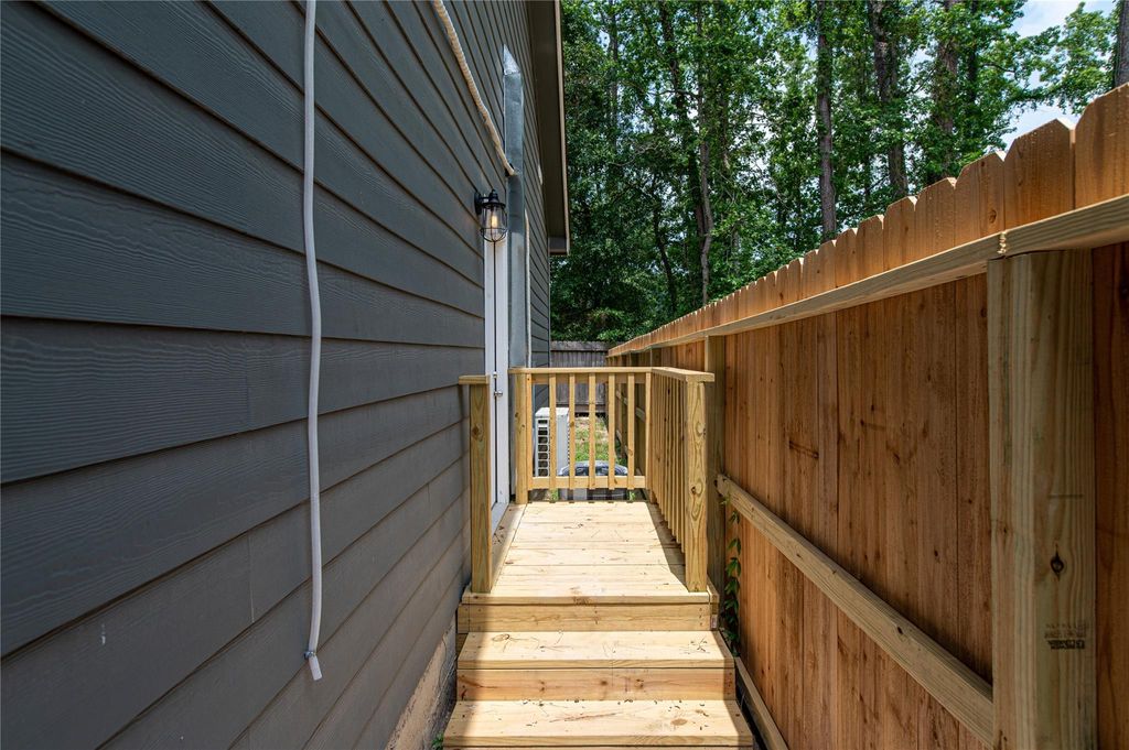 Photo of 519 Magnolia Point Drive #B, Houston, TX 77336 (MLS # 36163361)