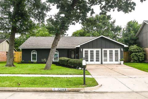 Photo of 13819 Ivymount Drive, Sugar Land, TX 77498 (MLS # 4578436)