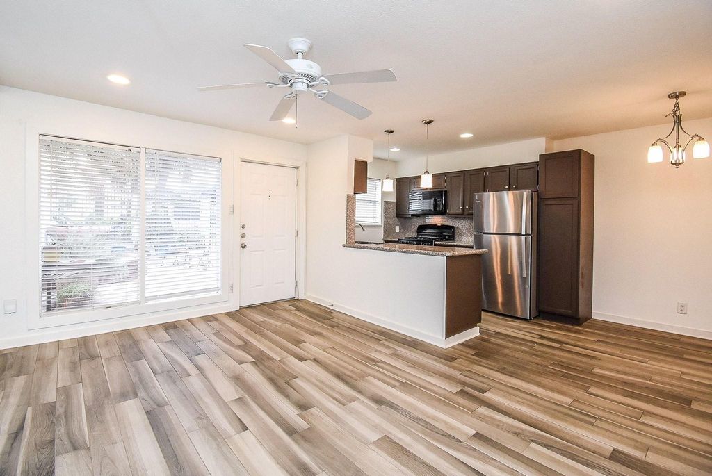 Photo of 1404 Welch Street #2, Houston, TX 77006 (MLS # 49092051)
