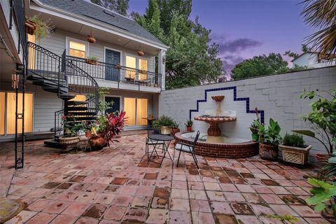 Photo of 1404 Welch Street #2, Houston, TX 77006 (MLS # 49092051)