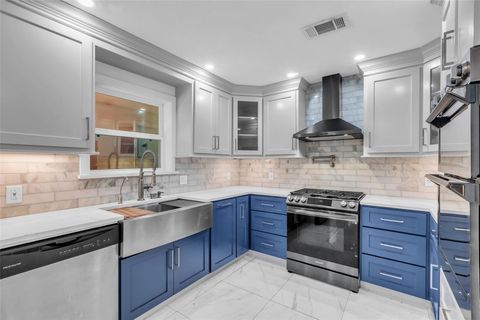 Tiny photo for 4703 San Bernadino Street, Houston, TX 77066 (MLS # 98000896)