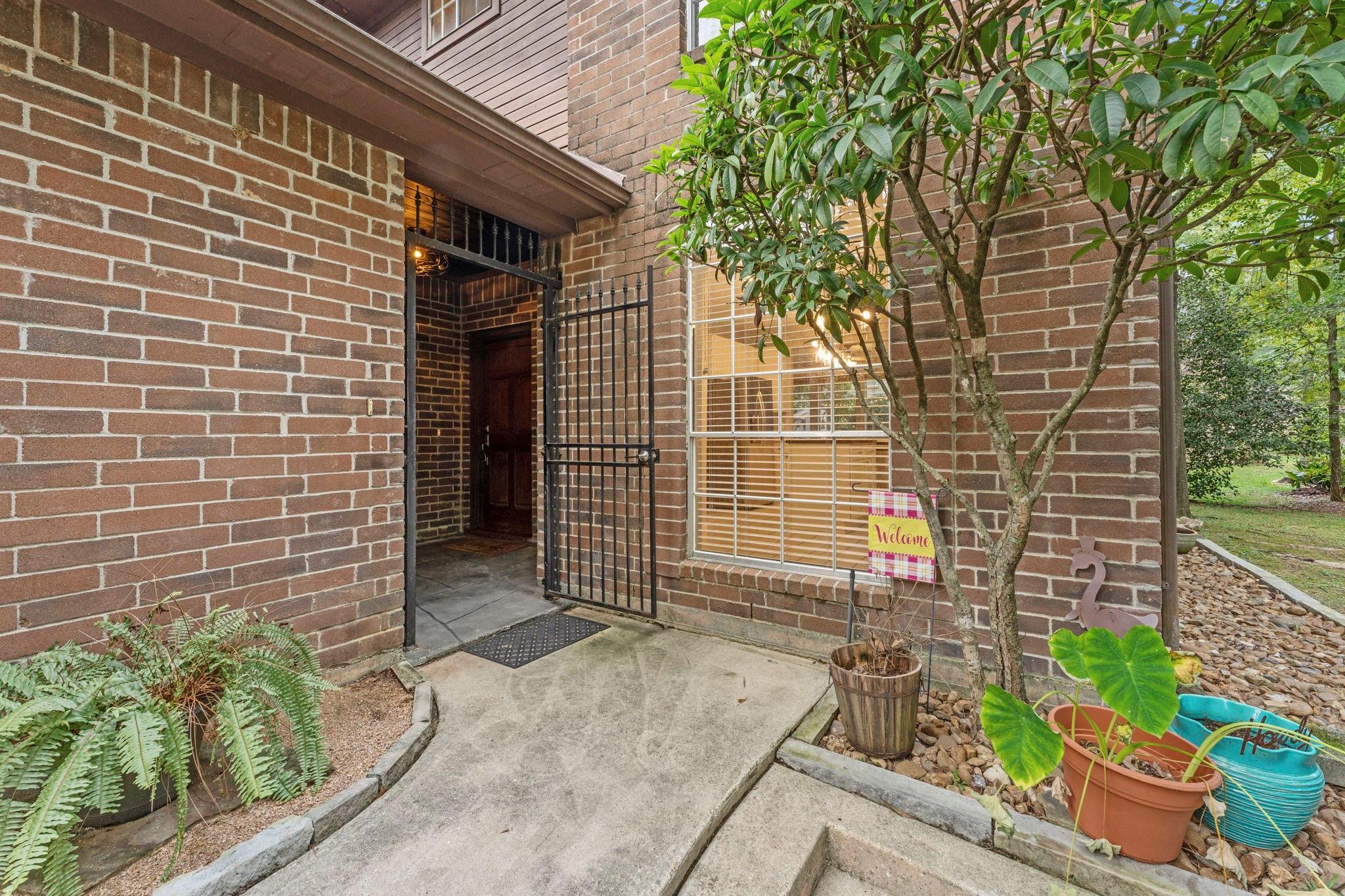 17 E Willowwood Court