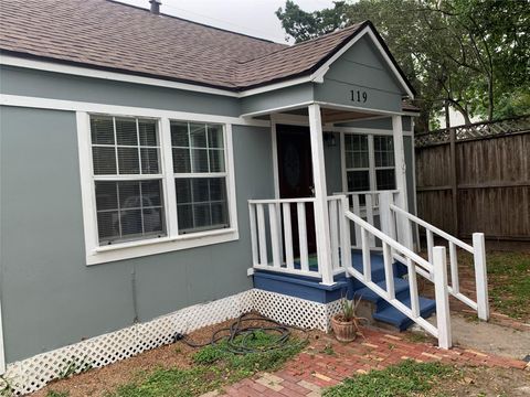Photo of 119 E 27th Street, Houston, TX 77008 (MLS # 63386865)