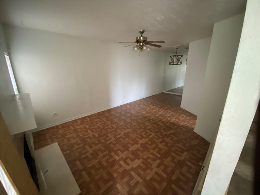 Photo of 2021 Spenwick Drive #810, Houston, TX 77055 (MLS # 91741903)