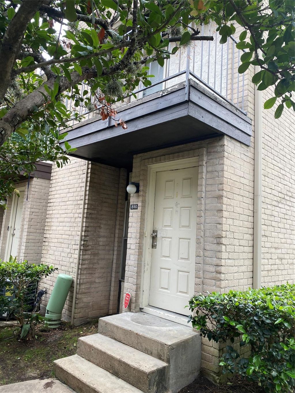 Photo of 2021 Spenwick Drive #810, Houston, TX 77055 (MLS # 91741903)