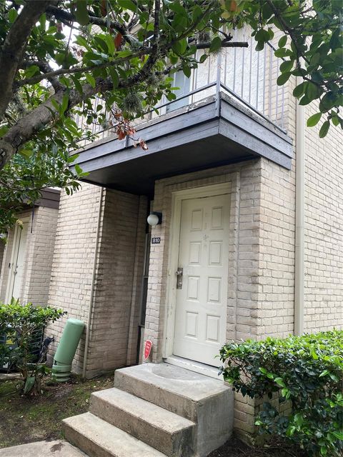 Photo of 2021 Spenwick Drive #810, Houston, TX 77055 (MLS # 91741903)