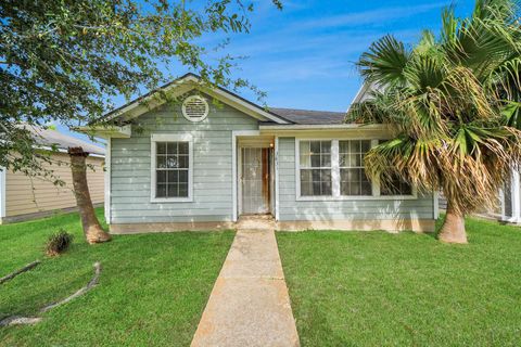 Homes For Sale - 3831 E Traditions Court<br/> Houston, TX 77082