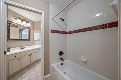 Tiny photo for 2408 Sawgrass Court, League City, TX 77573 (MLS # 36457861)