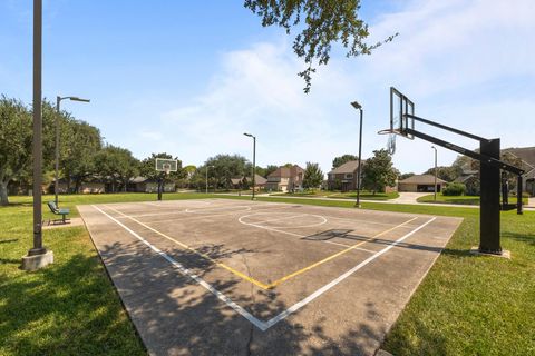 Tiny photo for 2408 Sawgrass Court, League City, TX 77573 (MLS # 36457861)