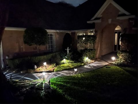 107 W Lake Street Conroe TX 77356