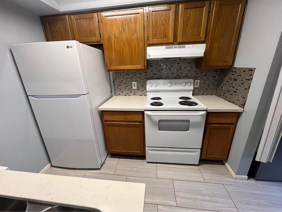 17401 Red Oak Drive 85