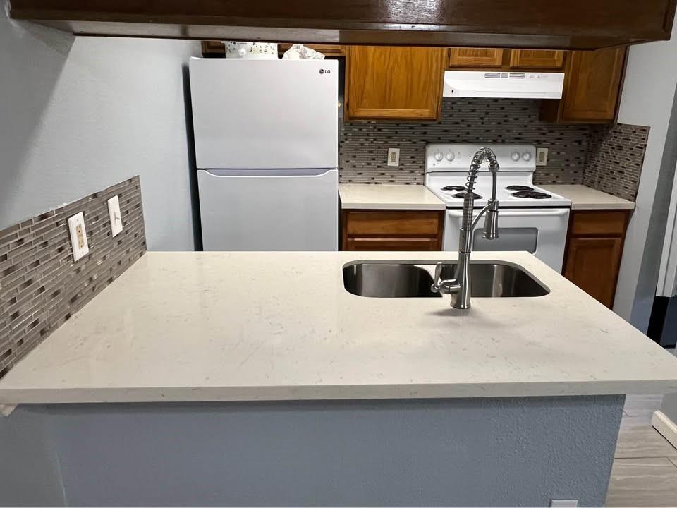 17401 Red Oak Drive 85