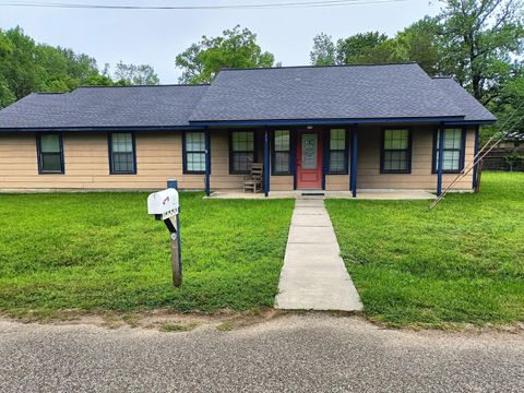 Photo of 125 Thomas, New Waverly, TX 77358 (MLS # 96309278)