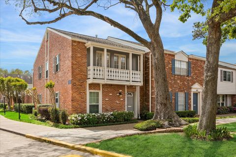 Photo of 401 Bendwood Drive #35, Houston, TX 77024 (MLS # 5944438)