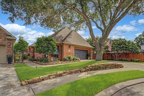 Photo of 22 Red Oak Court, Lake Jackson, TX 77566 (MLS # 74671634)