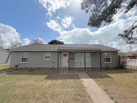 1735 W 43rd Street Houston TX 77018