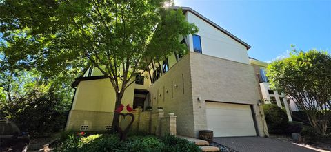 Photo of 15 Hudson Circle, Houston, TX 77024 (MLS # 26872481)
