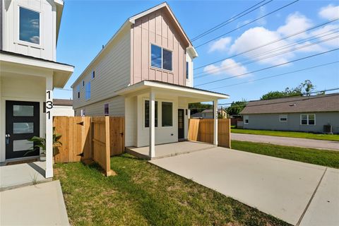 Photo of 135 S Virginia Avenue, La Porte, TX 77571 (MLS # 53498327) Photo of 135 S Virginia Avenue, La Porte, TX 77571 (MLS # 53498327)