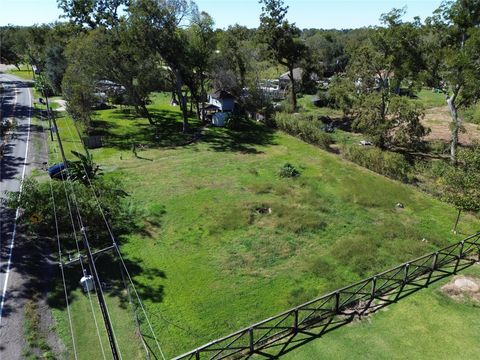 Photo of 172 N County Road 30, Angleton, TX 77515 (MLS # 16663760)