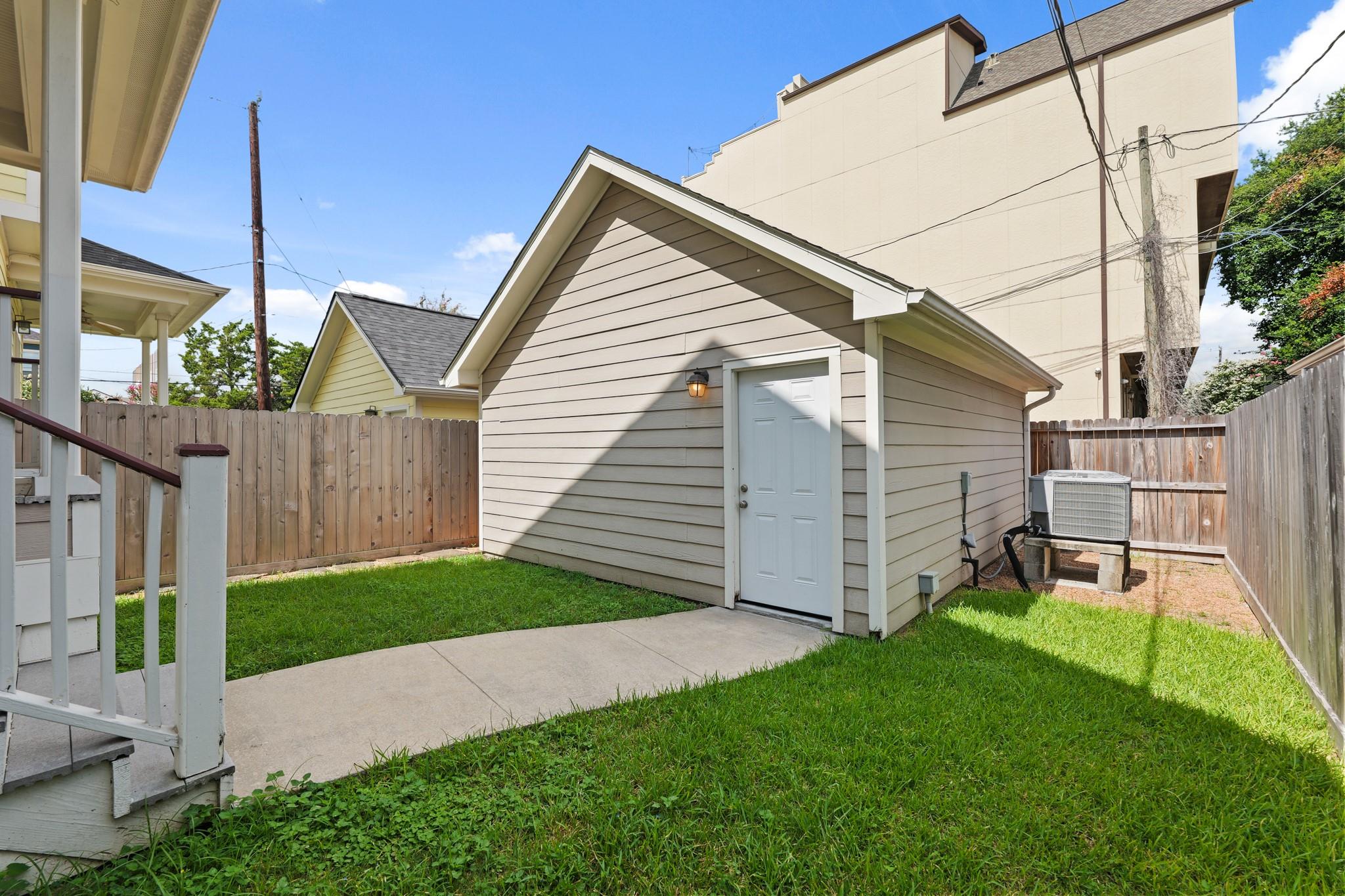1053 W 16th Street