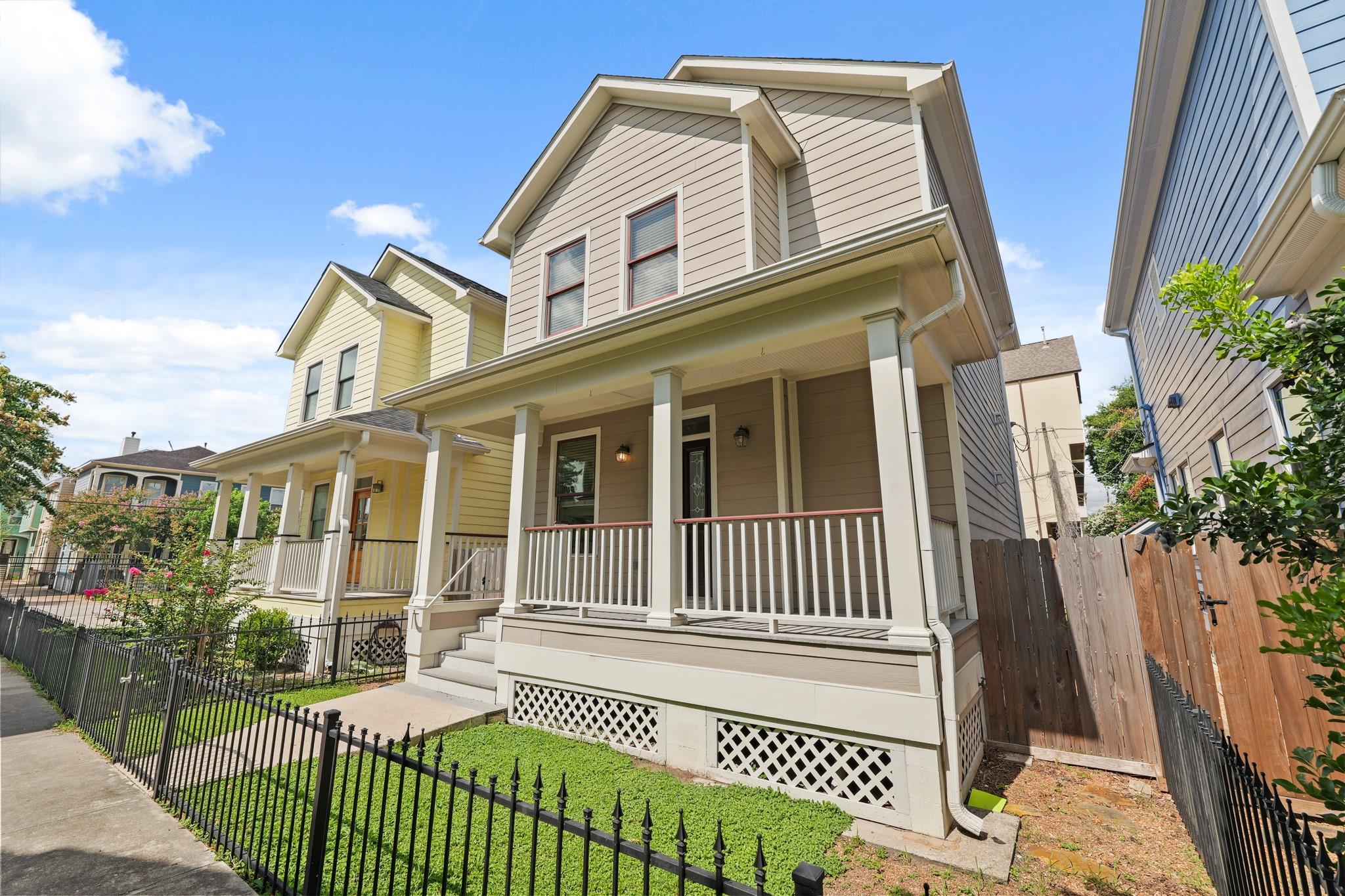 1053 W 16th Street