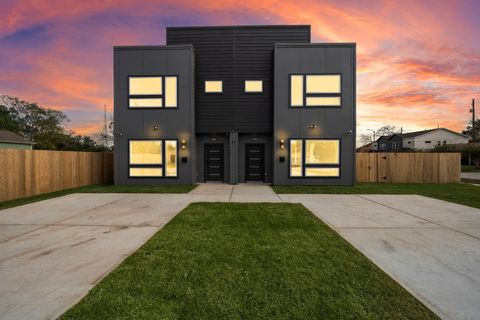 Photo of 3507 Wilmington Street #B, Houston, TX 77051 (MLS # 24465962)
