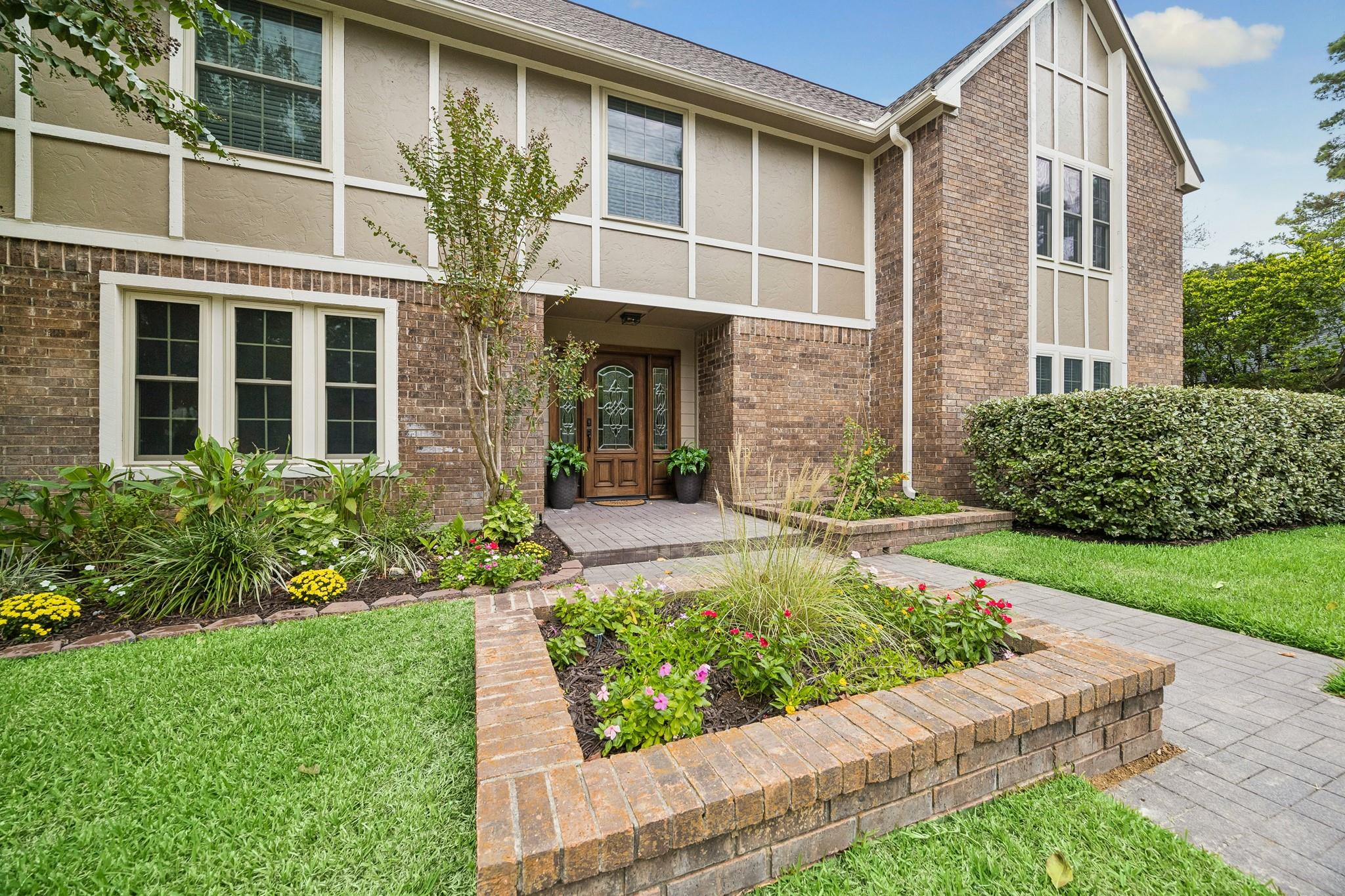 2703 Oak Glade Drive