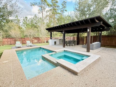 Photo of 142 E Spindle Tree Circle, The Woodlands, TX 77382 (MLS # 17353421)