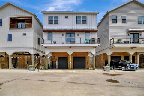Photo of 25 Cmdr Runco Lane, Taylor Lake Village, TX 77586 (MLS # 23068230)