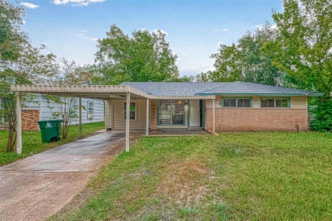 Photo of 5707 Lakefield Drive, Houston, TX 77033 (MLS # 5483391)