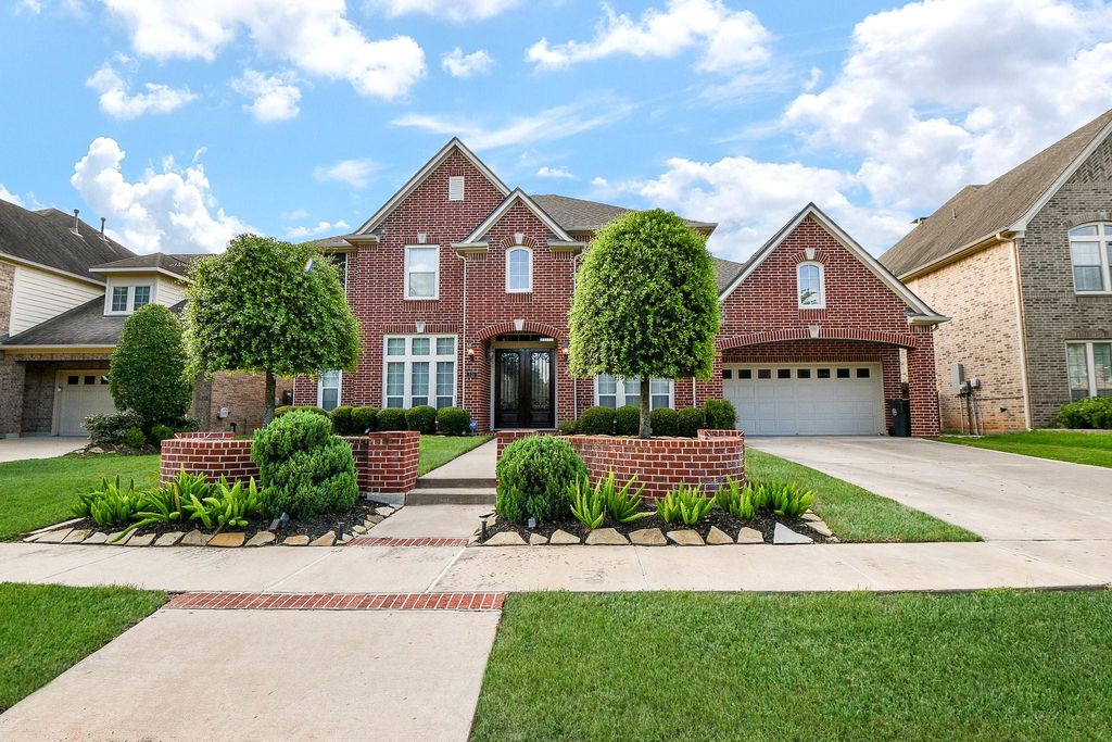 Photo of 826 Delford Way, Sugar Land, TX 77479 (MLS # 56419884)