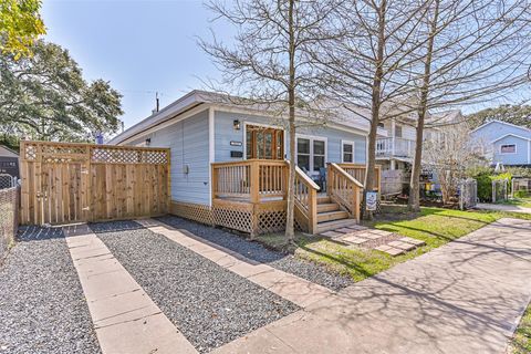 Photo of 1615 Avenue L, Galveston, TX 77550 (MLS # 61495723)