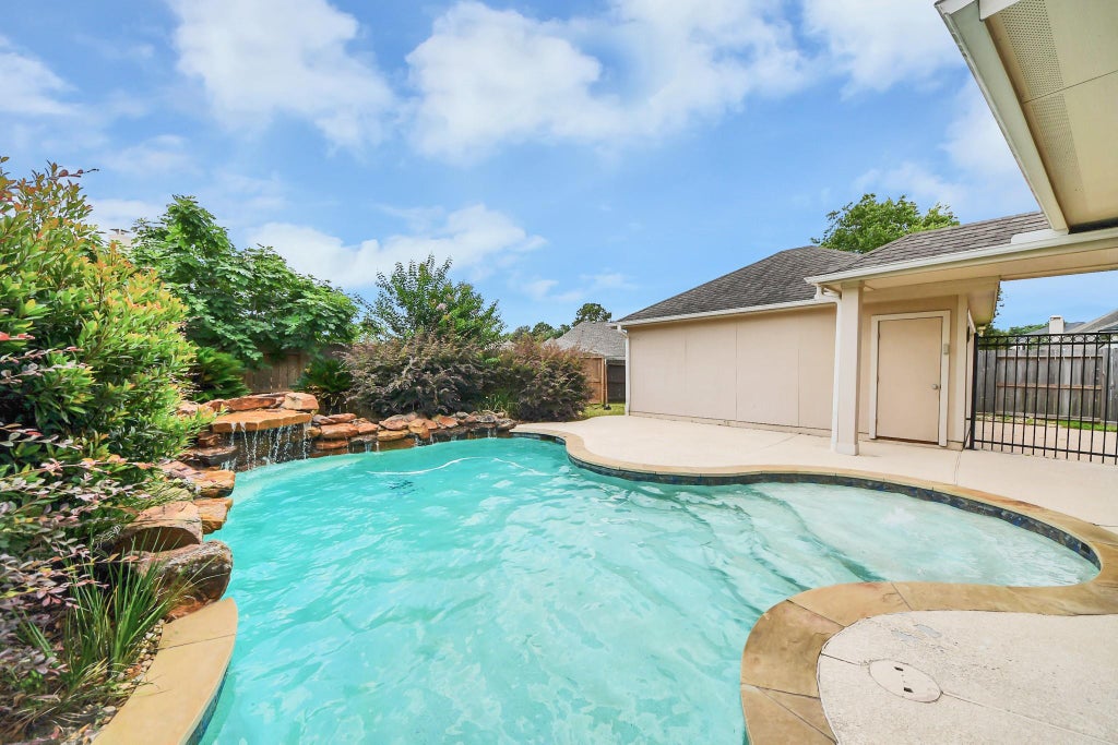 Photo of 8855 Distant Woods Drive, Houston, TX 77095 (MLS # 80882763)