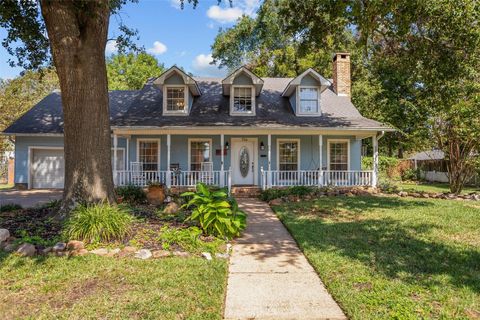 Photo of 714 E Houston Avenue, Crockett, TX 75835 (MLS # 20232048) Photo of 714 E Houston Avenue, Crockett, TX 75835 (MLS # 20232048)