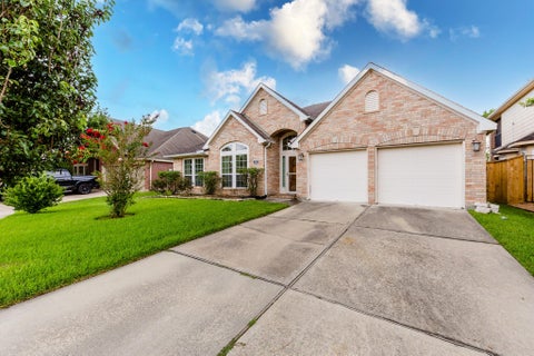 Photo of 2703 Wild Lilac Drive, Pearland, TX 77584 (MLS # 81031180)
