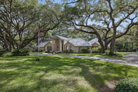 Photo of 203 Oak Cluster Drive, Columbus, TX 78934 (MLS # 1015366)