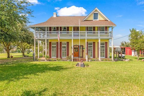 Photo of 813 Nelson Avenue, Port Bolivar, TX 77650 (MLS # 3872400)