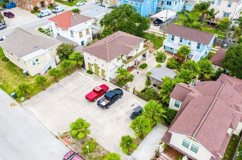 Photo of 1820 Avenue O 1/2, Galveston, TX 77550 (MLS # 97924433)