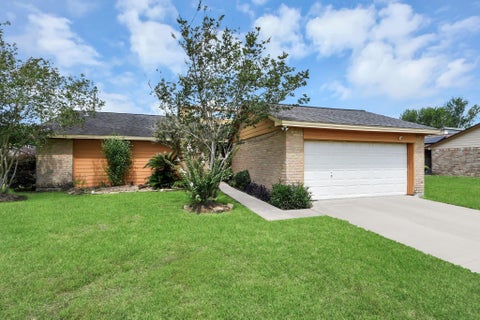 Photo of 16338 Hunting Dog Court, Missouri City, TX 77489 (MLS # 18525914)