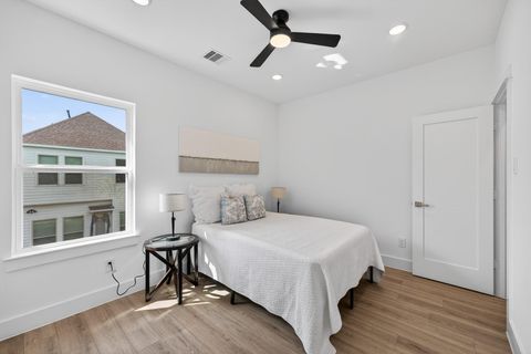 Tiny photo for 305 Marcella Street #C, Houston, TX 77091 (MLS # 22771296)