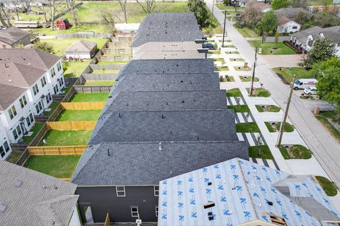 Tiny photo for 305 Marcella Street #C, Houston, TX 77091 (MLS # 22771296)